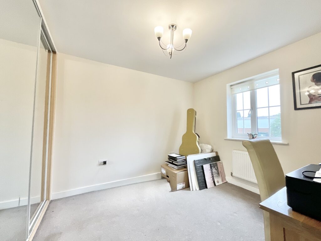 Beacon Rise, Stone, ST15