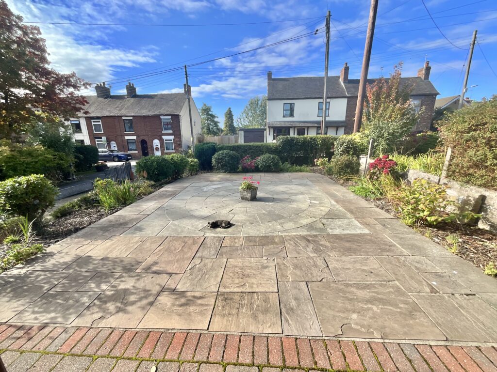Lockwood Road, Kingsley Holt, ST10
