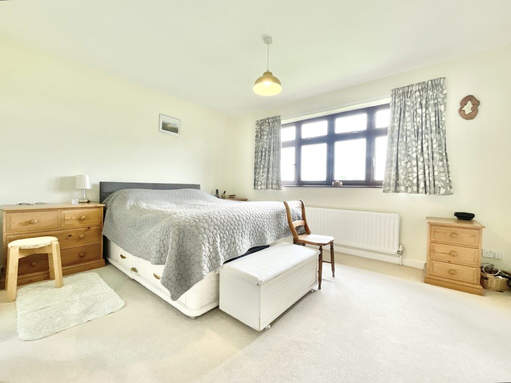 Willowbrook, Derrington, ST18