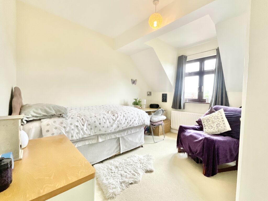Willowbrook, Derrington, ST18