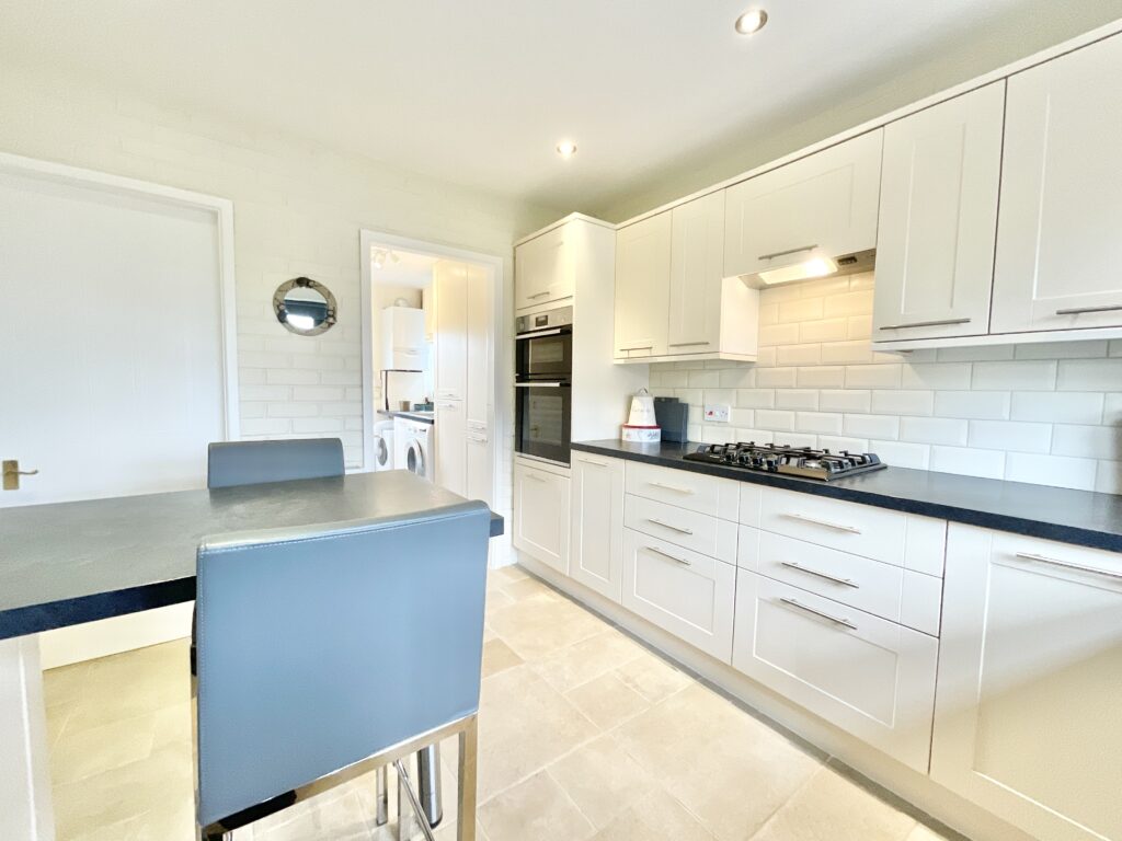 Willowbrook, Derrington, ST18