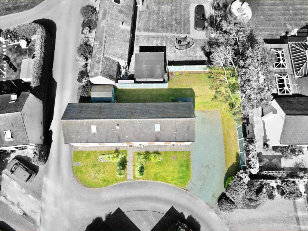 Lakesedge, Stone, ST15