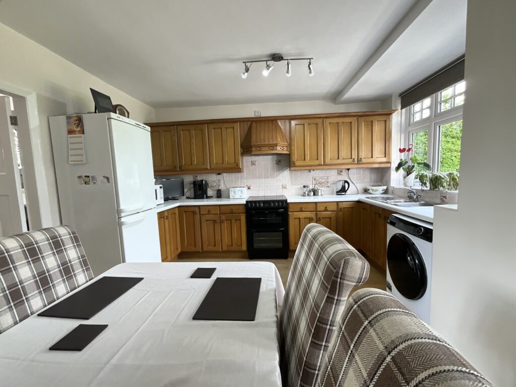 New Close Avenue, Forsbrook, ST11