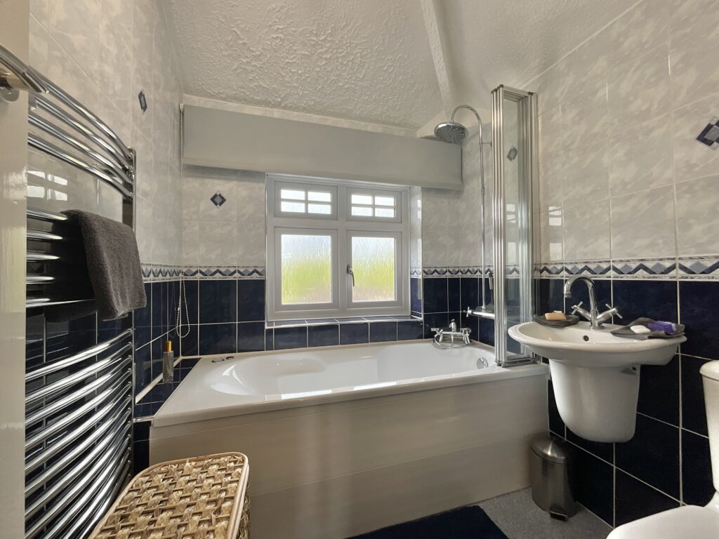 New Close Avenue, Forsbrook, ST11