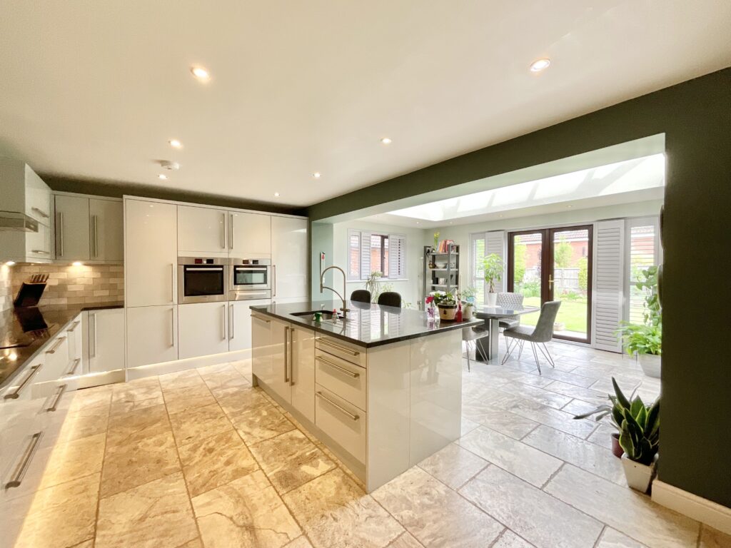 Uttoxeter Road, Stone, ST15