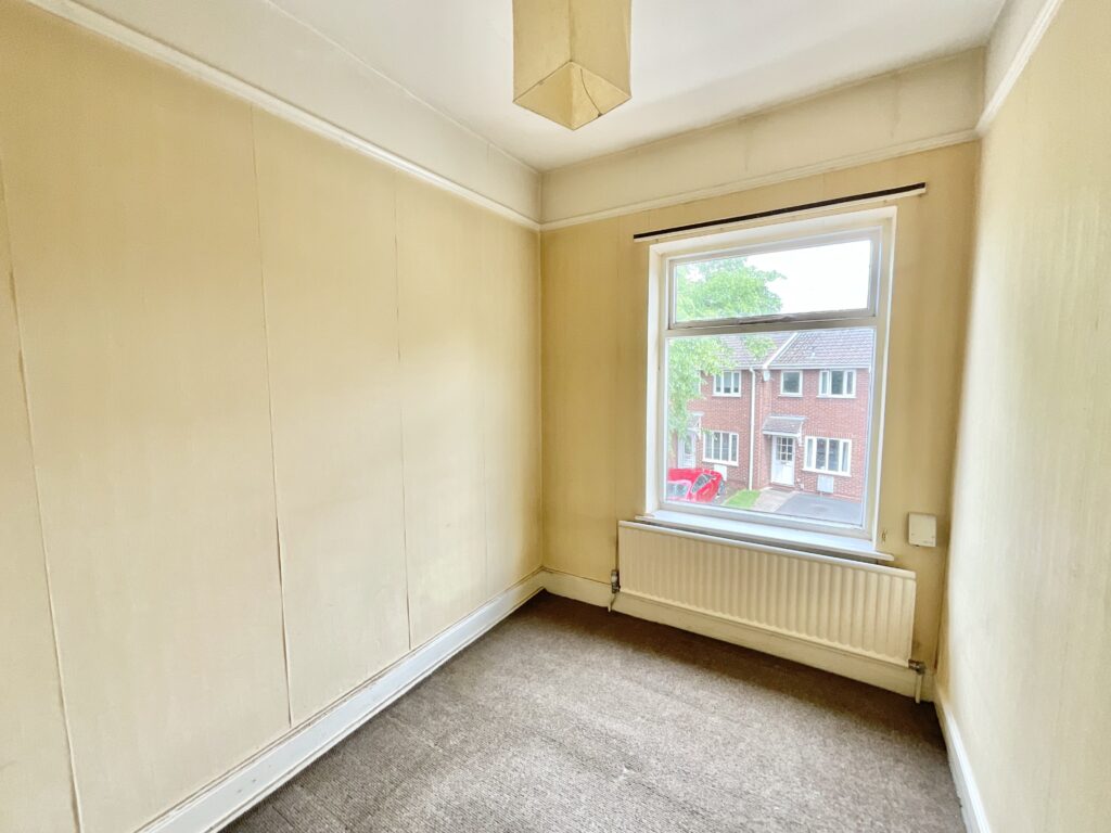 The Avenue, Stone, ST15
