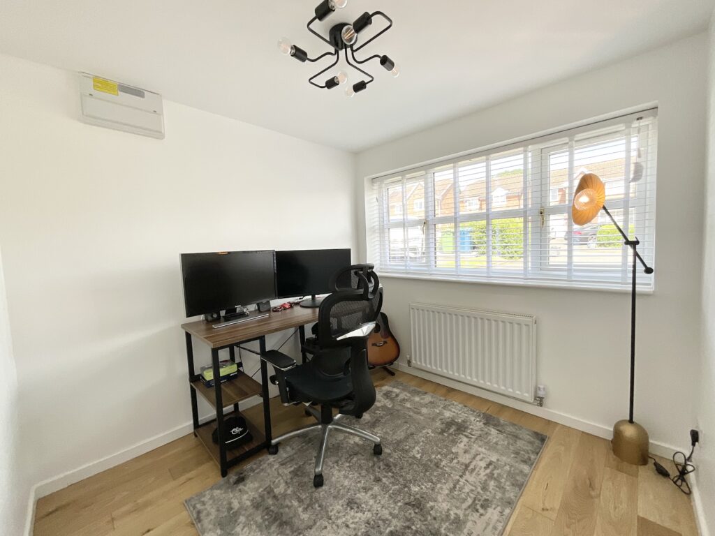 Mercer Avenue, Stone, ST15
