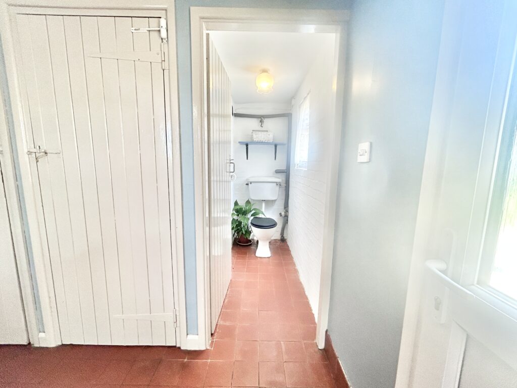 Whitgreave Lane, Whitgreave, ST18