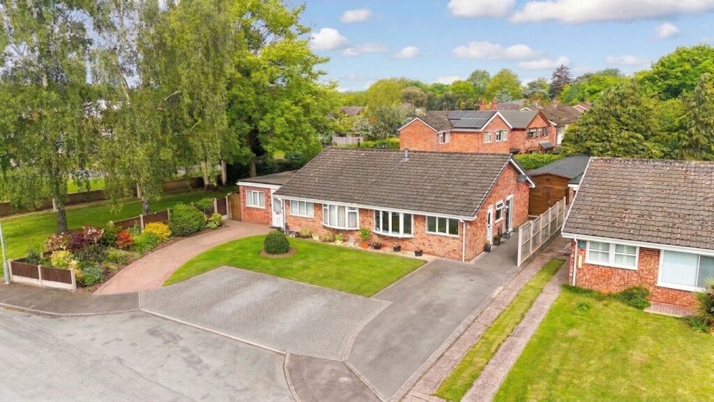 Runnymede, Stone, ST15