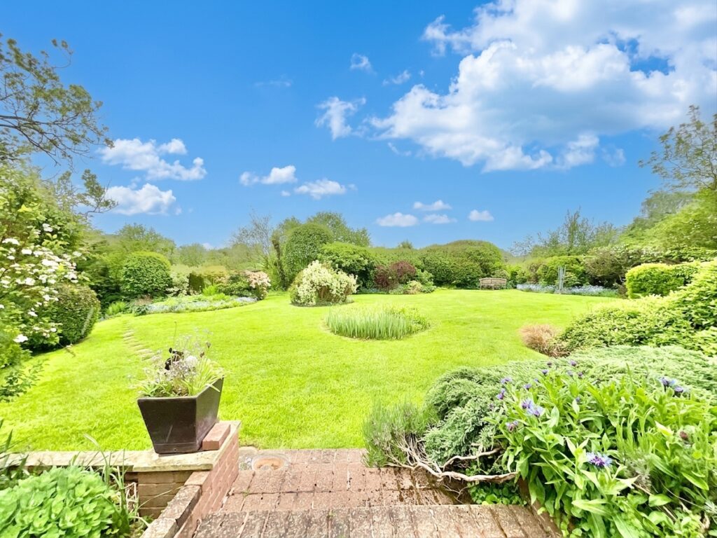 Willowbrook, Derrington, ST18