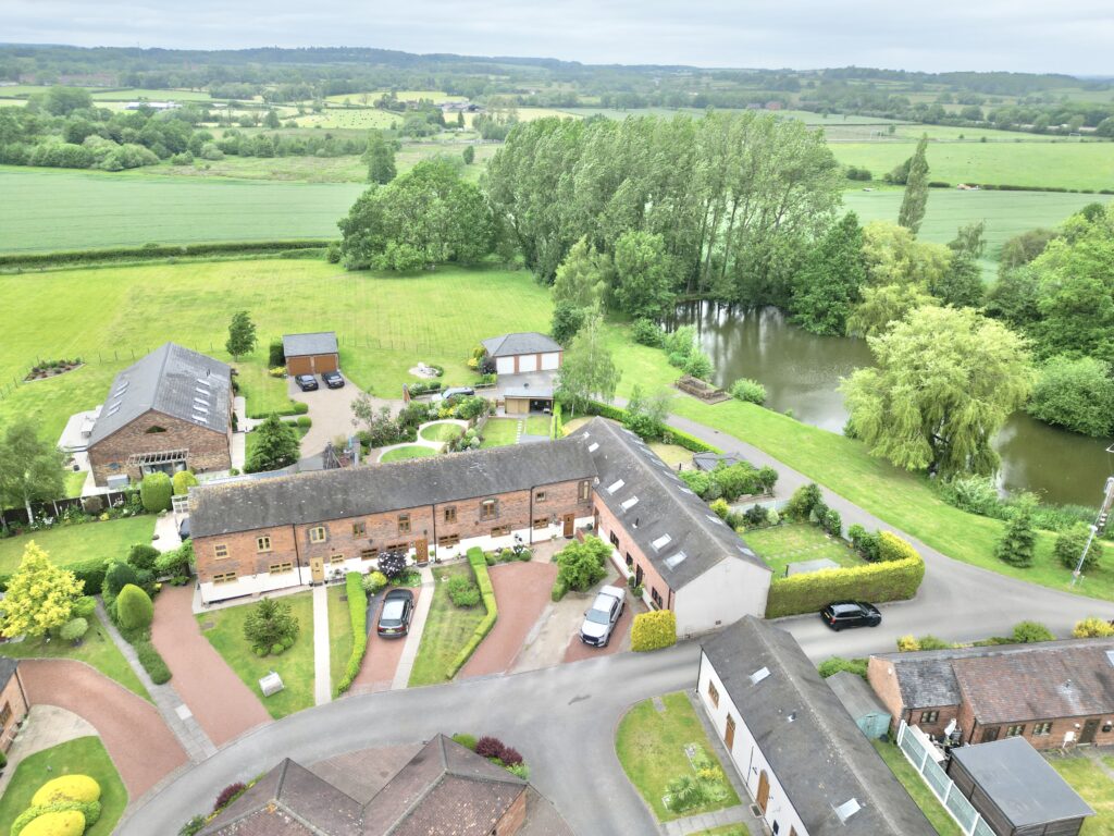 Lakesedge, Stone, ST15
