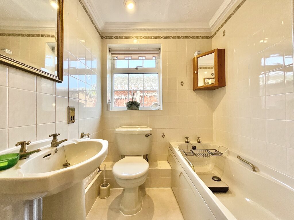 Giles Close, Cheadle, ST10
