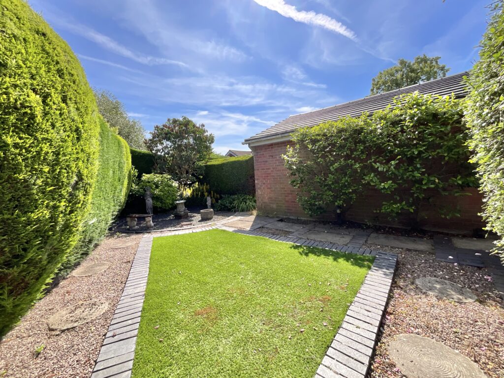 Giles Close, Cheadle, ST10