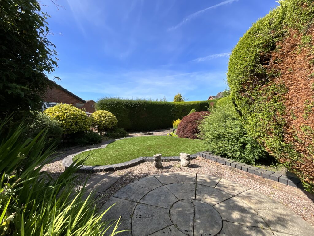 Giles Close, Cheadle, ST10
