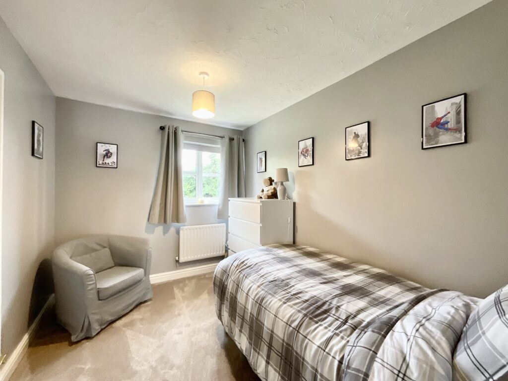 Meadowbank Avenue, Weston, ST18