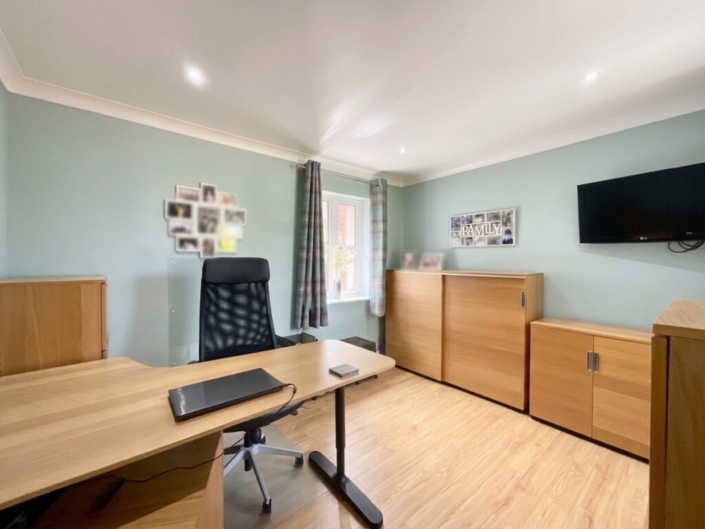 Meadowbank Avenue, Weston, ST18